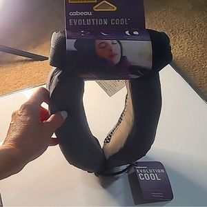 NWT CABEAU Evolution Cool neck pillow, dual density memory foam pillow, blk/grey